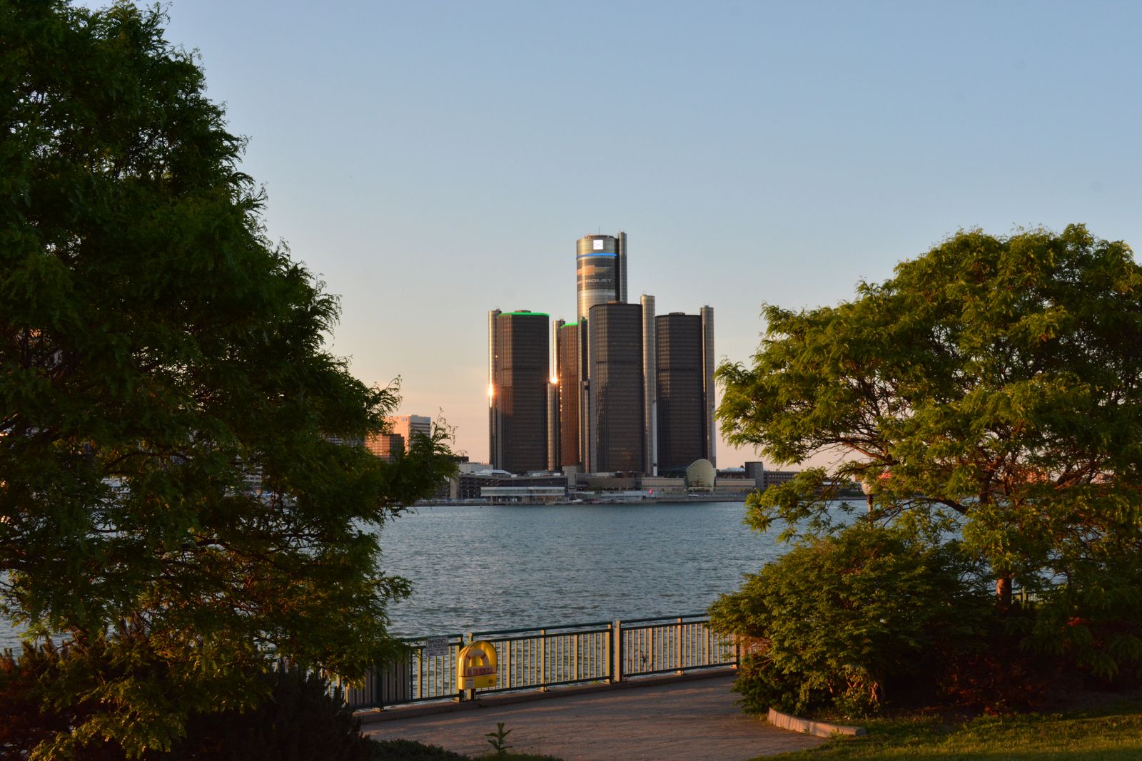 The Detroit Renaissance Center with trees in the foreground
